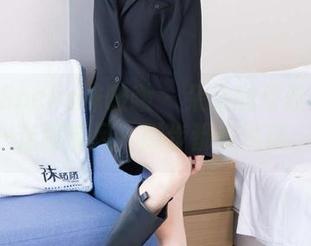 BoBoSocks袜啵啵 - 朵朵的皮鞋写真集–走路带风,脚步都在说话。