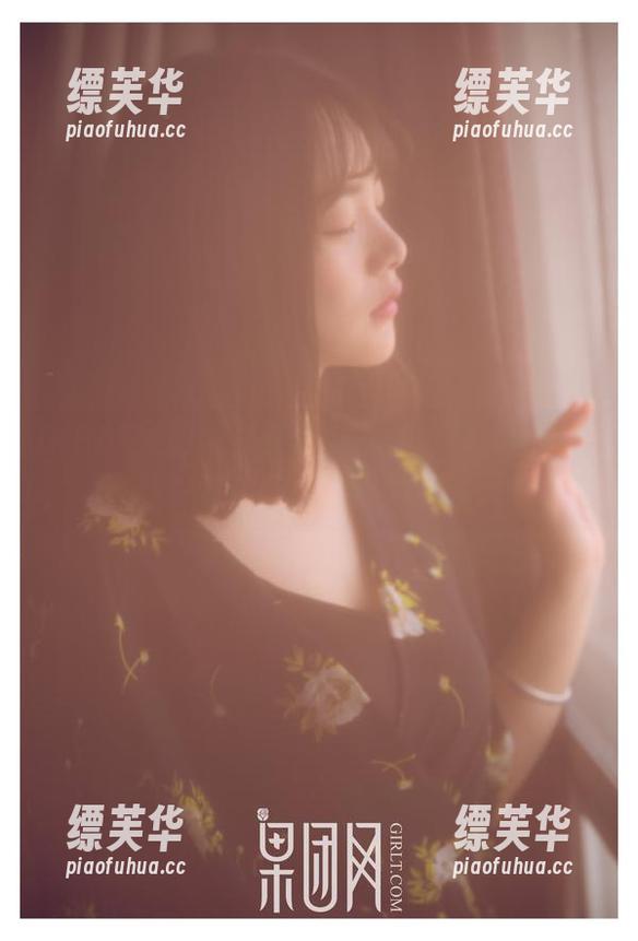 GIRLT果团网 - 萌神妹妹的裸足套图，随便一瞥就能抓住我的目光。