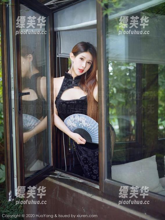 HuaYang花漾 - 看着张思允Nice在户外，私房的平静透出些微张扬，原图是个无意的惊艳。