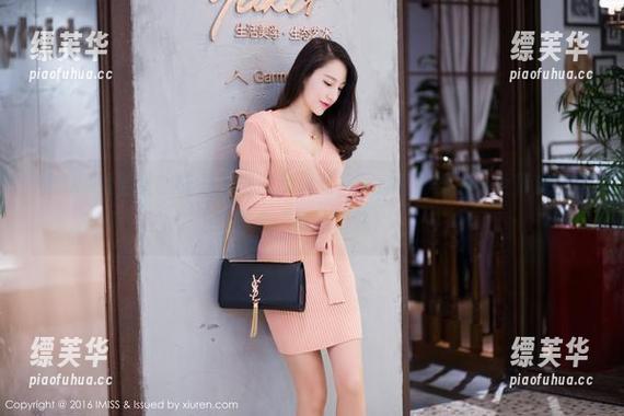 IMiss爱蜜社 - 这图册里的张思允，一身制服却也不乏俏皮，真是个“活宝”呢！