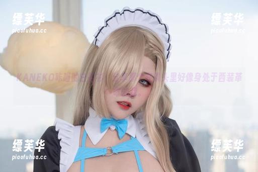 KANEKO咔喵的白衬衫：分享那个在镜头里好像身处于西装革命的我。
