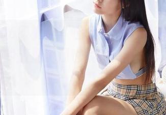 MiiTao蜜桃社 - 旅行中自带的美图,E杯奶茶的旅拍资源也太会选了,嘴角一扬的小骄傲呢!