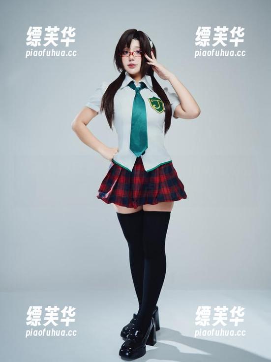 吊带下的风景，有PuyPuyChan私拍的美图在透出点小心机