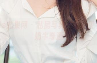 UGirls尤果网 - 私房写真：齐贝贝和她的奶牛奇遇