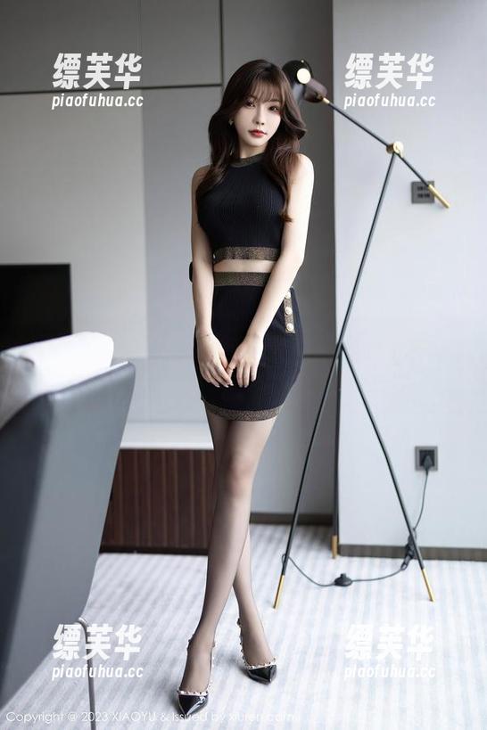 XIAOYU语画界 - 短裙的光辉，绯月樱cherry最新写真，让思绪游荡在阳台