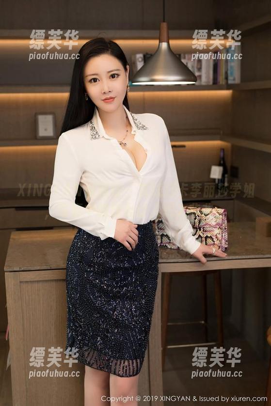 XINGYAN星颜社 - 在线打卡李丽莎学姐，写真中的锋光让人想入非非。