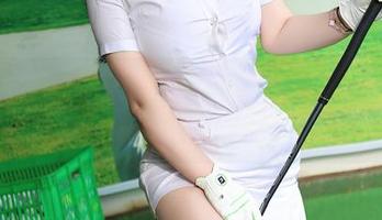 Xiuren秀人网 - 小逗逗的校服全集:且看她如何制服这身衣。