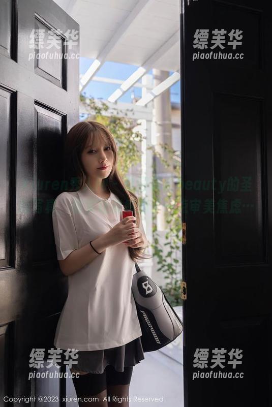 Xiuren秀人网 - 这回菲儿beauty的圣诞写真，确实让我感到了一点审美焦虑……