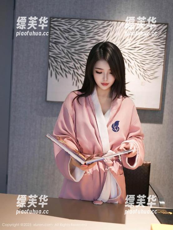 Xiuren秀人网 - 哎呀，萝莉悠悠酱的天台写真，高清到我都想装模作样了，完全是一套套图的神作。