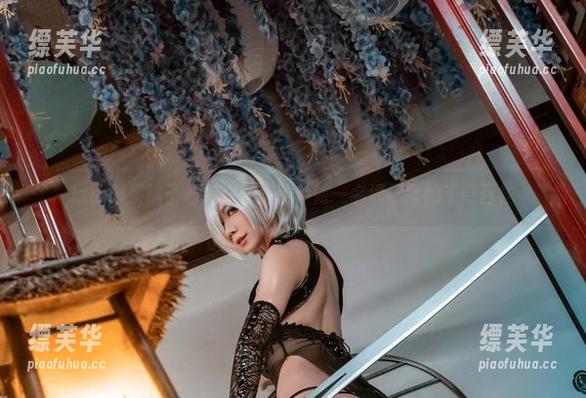 izumi泉桃子私拍：在美图中做一名通讯官的千奇百怪
