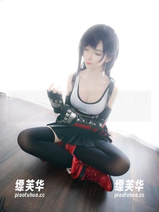 一小央泽 看着一小央泽的“女王”原图,喔,这气质让我想多看两眼!
