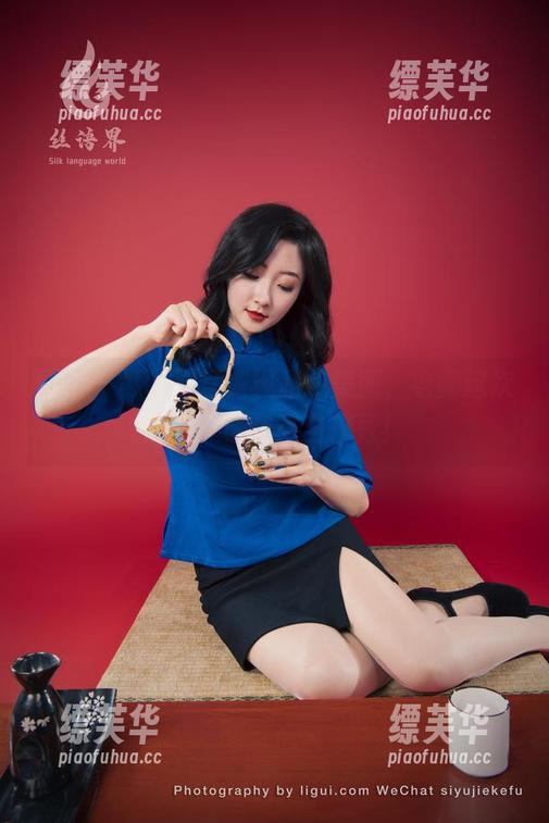 丽柜 - 可馨教室惊现私拍美图，老师这次请假，让我来当麻豆！