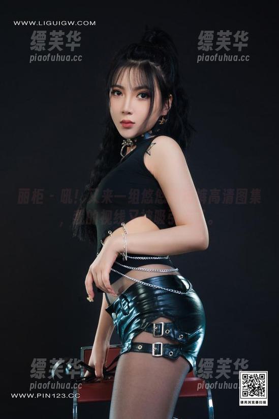 丽柜 - 吼！又来一组悠悠的短裤高清图集，我的视线又被吸引走了。