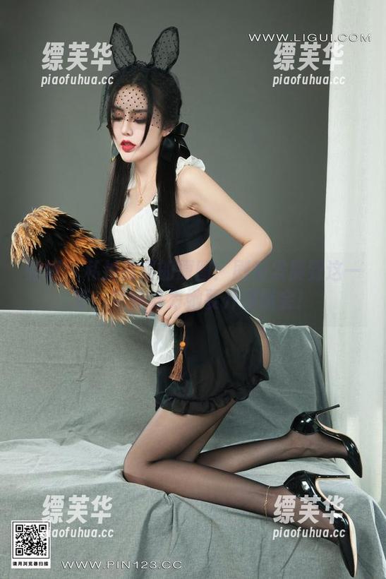 丽柜 - 私拍甜甜的原图：剧情发展到这一步，我还以为她要开演唱会！