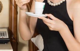 克拉女神 - 不知道YOYO的礼服怎么拍的,图库里每一张都像让人捡到宝,怎么还有这种魔力呢?