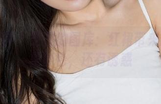 克拉女神 - 芝月的图库:红裙带来的不止是颜色,还有诱惑
