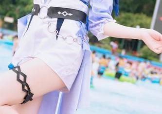 南宫带来的写真:不只是一位普通秘书的样子。