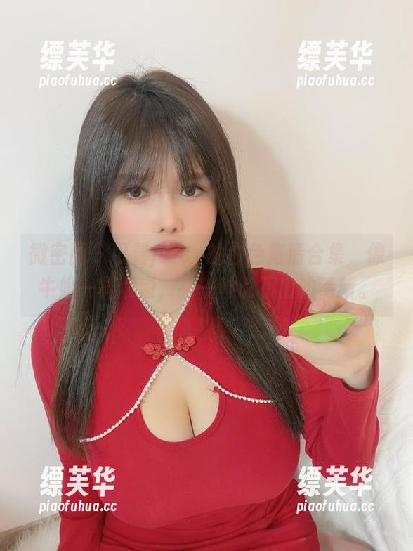 微密圈 - 可馨juicy的白色高清合集，像牛奶一样顺滑，有一种说不出的清新。