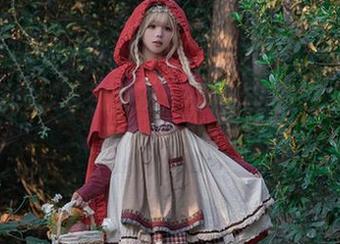 咬一口兔娘审视女友,写真作品集中的俏皮形象大揭晓。