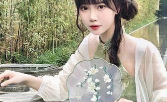 大肉丸Amiee的海边写真合集:连海浪都想拍的姿势!