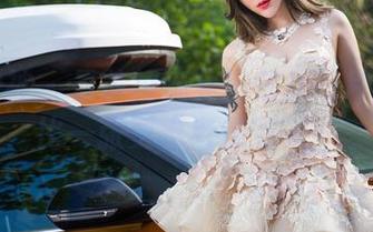 头条女神 - 曼苏拉娜女王范儿图片:一张比一张更“老佛爷”!