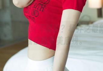 尤果网 - 制服or不制服?杨乔之最新图集挑战你的审美底线。