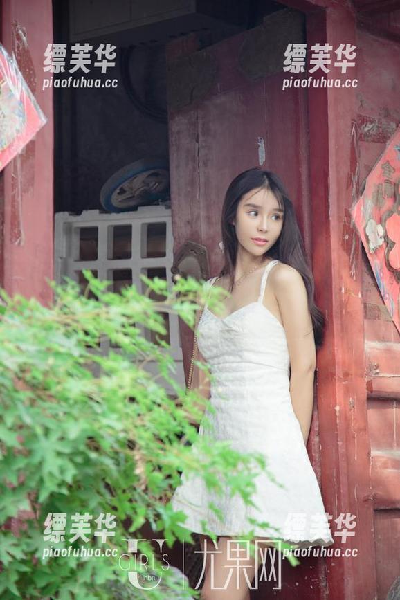 尤果网 - 老实说，杨果果的旗袍写真让人一时之间无可挑剔。