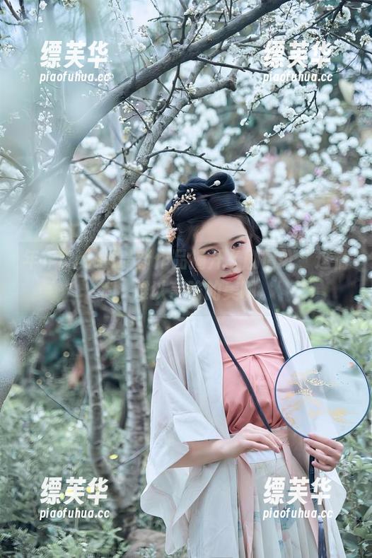 年年Nnian最新作品揭开《剧情》，这情节，难以言喻的美啊。
