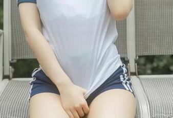 Airi,幼水铃衣的作品,cos与图片交织,那种暧昧我不想说出口。