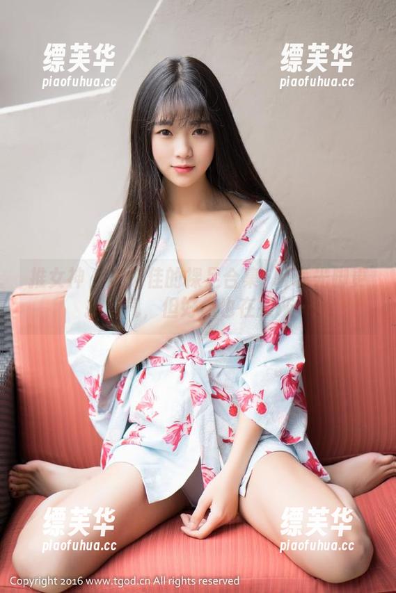 推女神 - 施忆佳的裸足合集–听说光脚更接地气，但好像也在接灰…