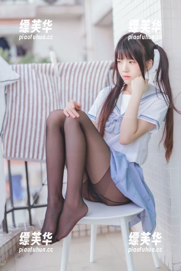 桜桃喵的JK百合写真，图包里有你想要的暧昧