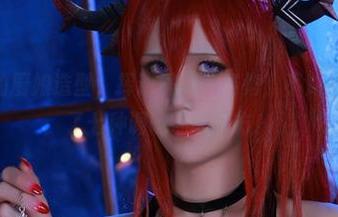桜满三时的厨娘造型,挥动锅铲的姿势,不知不觉就学会了七种调味品的配方!