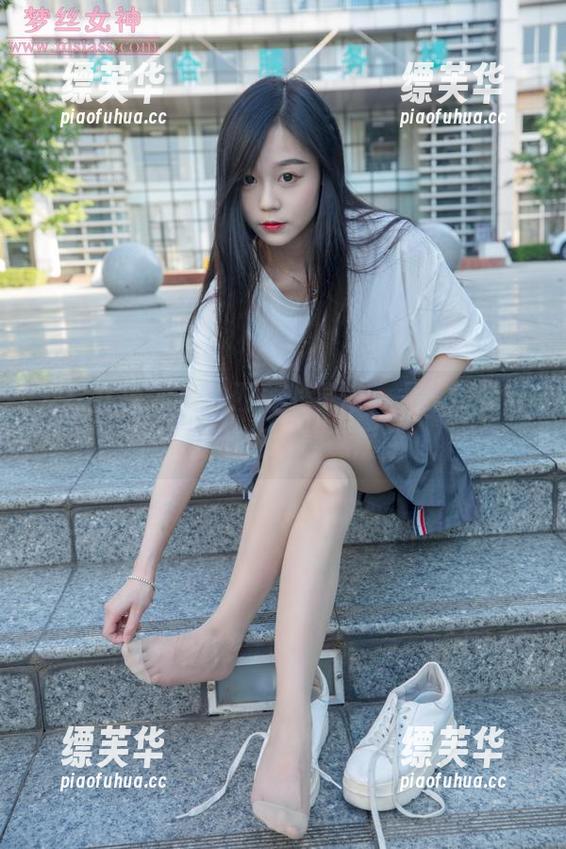 梦丝女神 - 魔力四射的灵唯，女王气质在高清壁纸中肆意展露