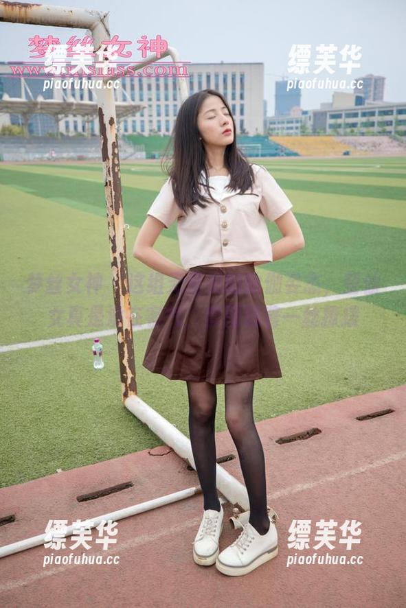 梦丝女神 - 这组无圣光的瑜伽姿态，莹仙女真是没在客气，套图透着一丝撩拨