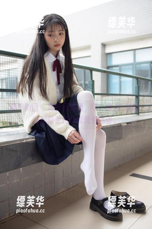 森萝财团 - 定制图集里，每一张卉子的长腿都似乎在跟我悄悄私语。