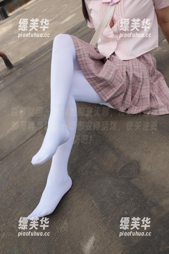 森萝财团 - 本以为教室无聊，没想到媛媛的写真集让这一切都变得活泼，快关注更新吧！