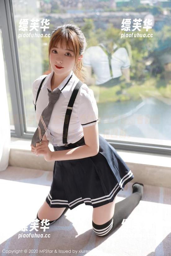 模范学院-甜筒晓彤 模范学院 - 甜筒晓彤的海边图包,看似随意,却让人心头火花四射。