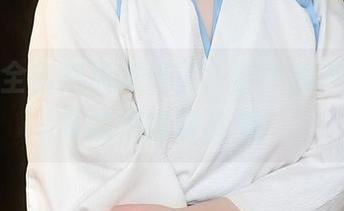 樱梨梨全套剑道服作品,至少我不认为她真能把剑拔出来!