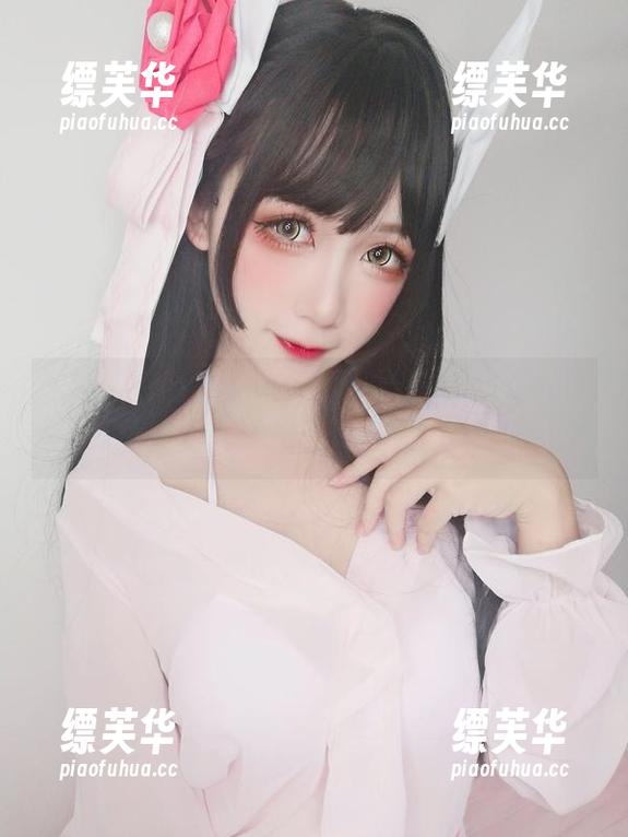 樱落Selena满屏在线：高清记录下的碧蓝航线与华甲僵尸，眼神交错间的寓言