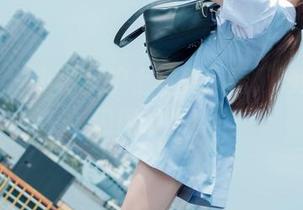 波萝社 - 小潘鼠护士写真:看,她的手套闪闪发光!