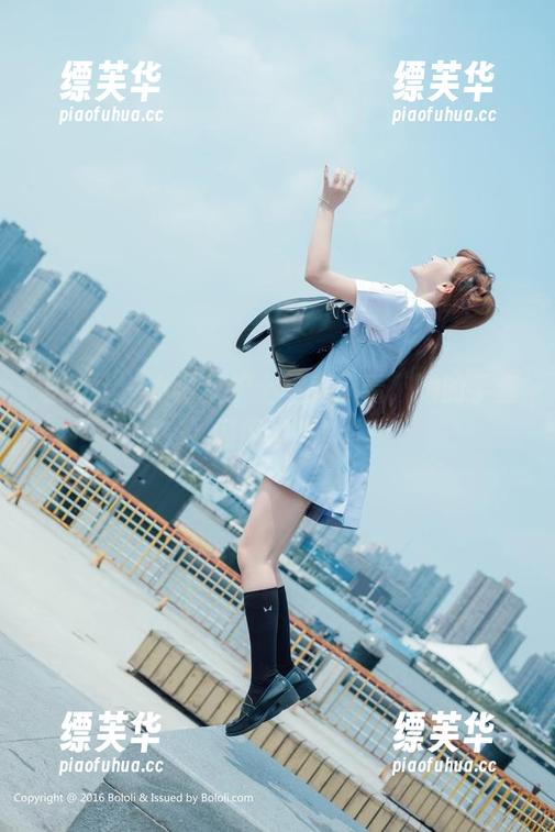 波萝社 - 小潘鼠护士写真：看，她的手套闪闪发光！