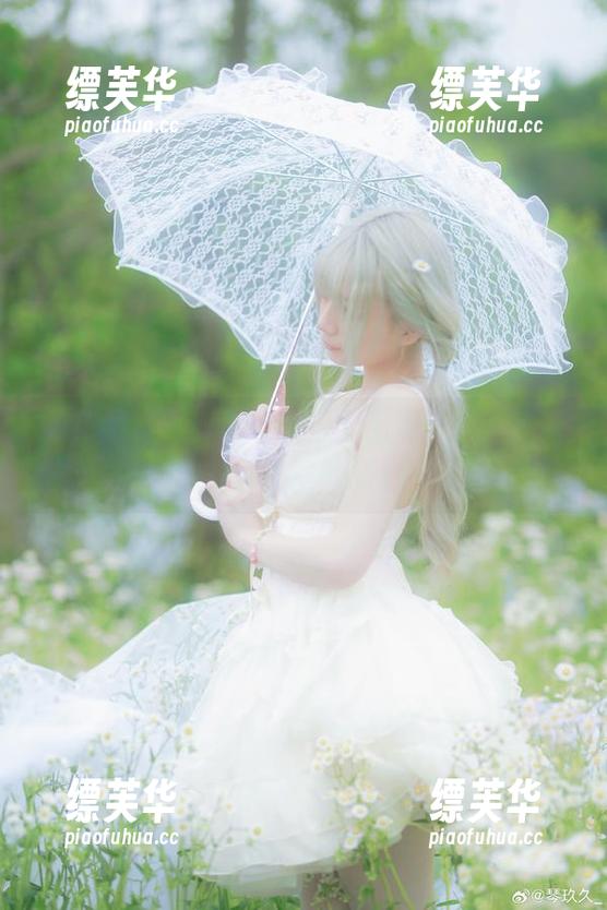 静花照水：清青琴玖送上免费套图，连花儿都不敢多看！