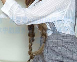 爱尤物 - 陆萱萱cecilia的校服写真,像是课本中的意外彩页,心想会不会是个佳作呢?