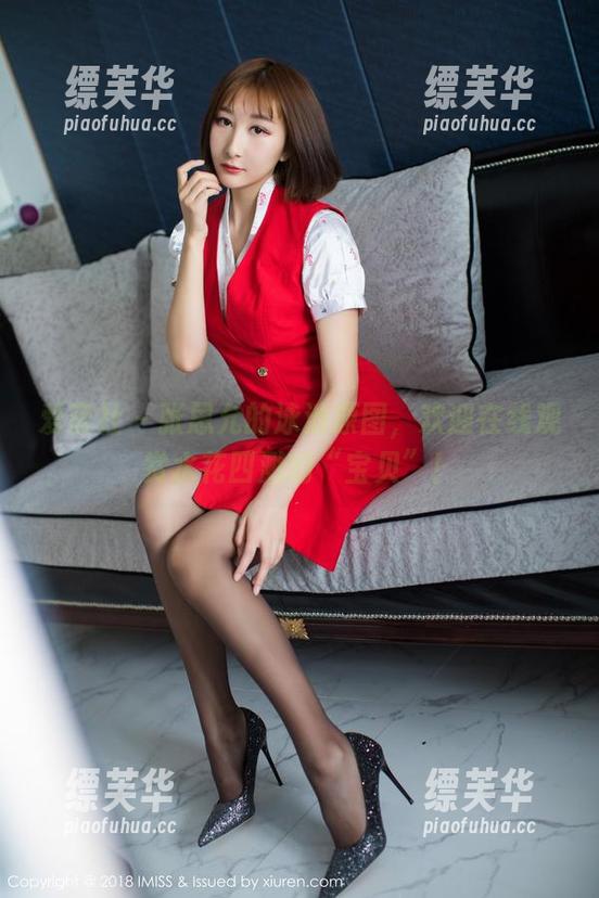 爱蜜社 - 张思允的泳池原图，欢迎在线观赏水花四溅的“宝贝”！