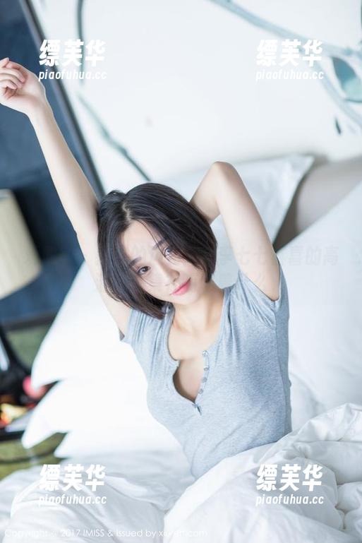爱蜜社 - 教室的边角：李李七七喜喜的高清写真集在唠叨着什么