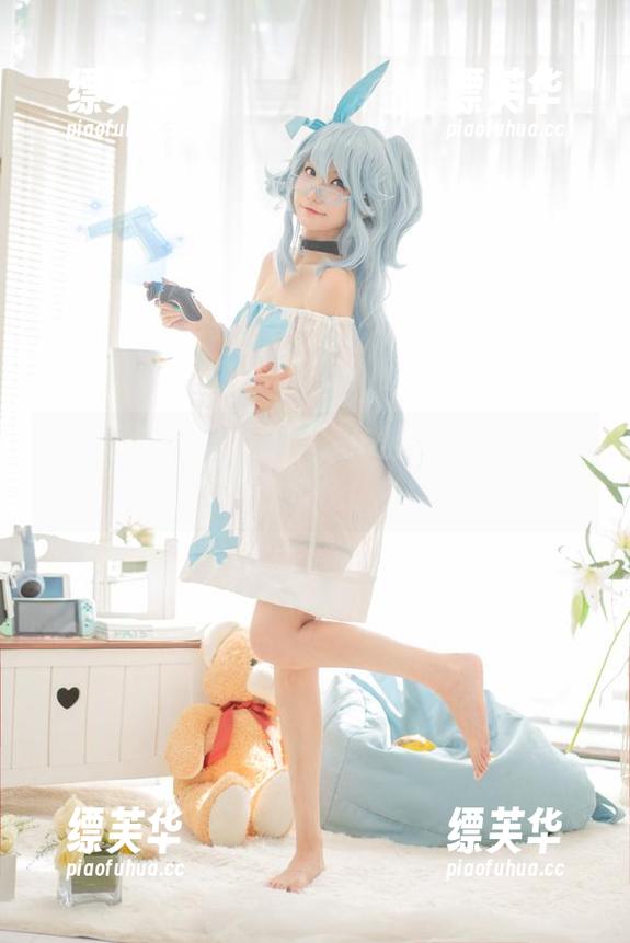 狐萝卜呦的美足套图，仿佛能听见她轻快的步伐！