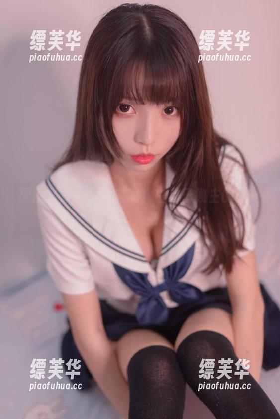 原图是最好的全套哦，白易子教主的美足，唔…有些放松