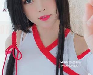 黑色犹如夜幕，白烨烨的图集里藏着万千寂静。