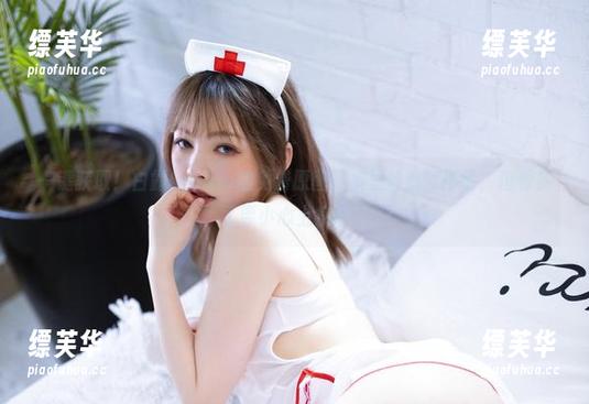 一键获取！白露Bululu的免费原图，裤里丝虽然不错，但看多了要小心上瘾哈。