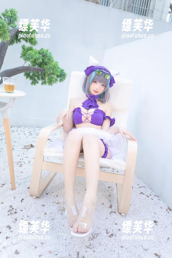 樱桃少女的绝妙造型：神乐坂真冬写真里的滑稽情节